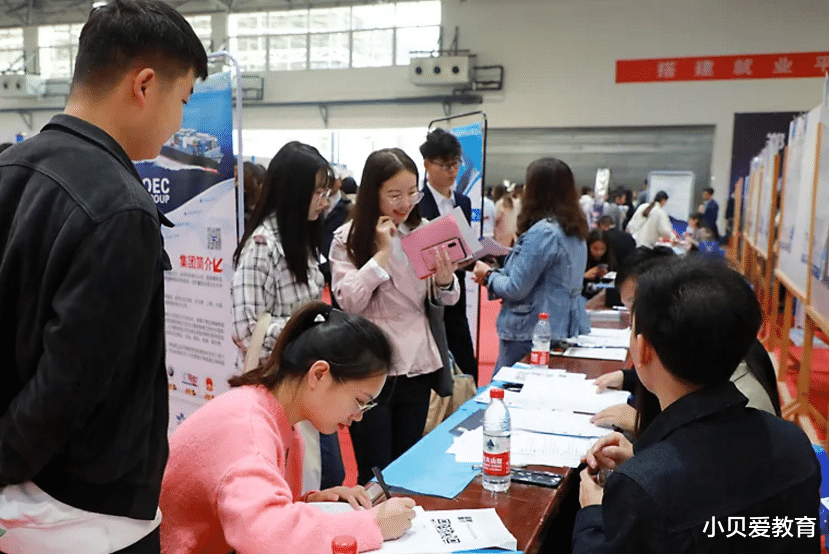 广州市|90后国税局公务员晒工资单,“月薪9千”对得起985硕士学历吗?