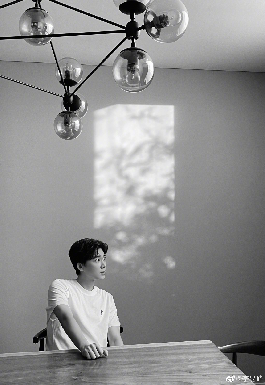 李易峰|李易峰事件持续发酵，经纪人辟谣引质疑，更牵扯到李胜利和杨幂