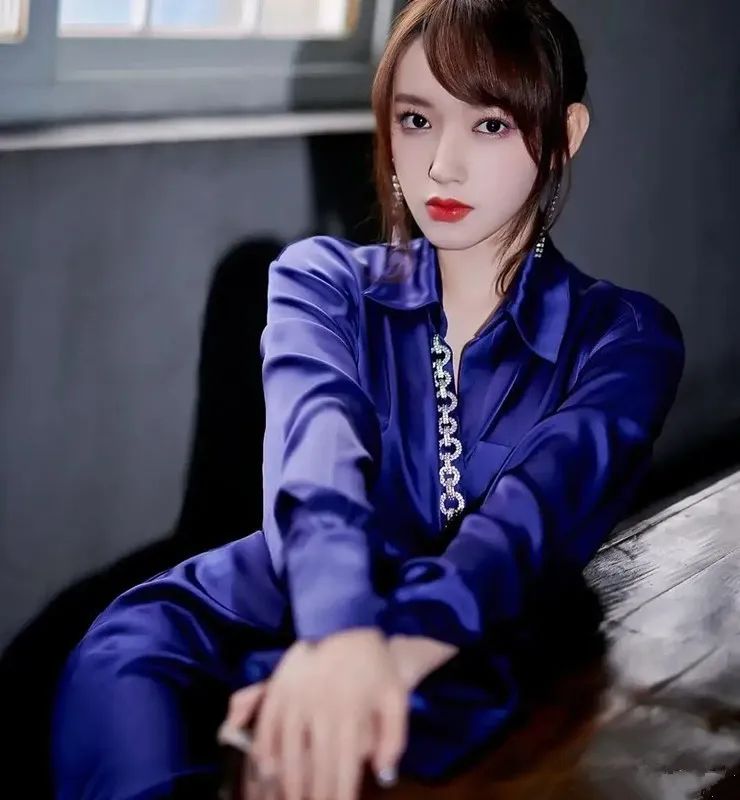 眼线 当程潇和郑秀文同穿一件衣服，终于知道巨星和女团的差距有多大了