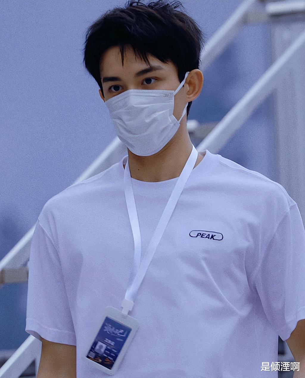 吴磊|吴磊新剧《爱情而已》官宣！合作实力女神，开机照状态令人惊艳！