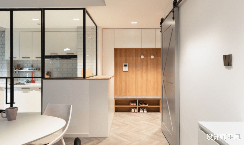 人均20平方米的空间 ，既能塞下三代人的生活，又不失精致美