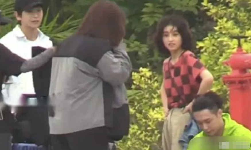 张艺兴|《向往的生活6》录制路透曝光，彭昱畅又瘦了，张艺兴带冲浪板