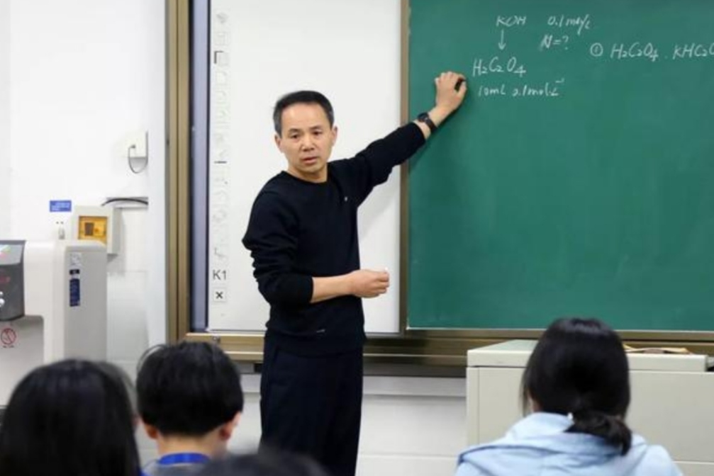 教师|深受女公务员青睐的男生职业排行，榜首很有竞争力，长辈也很喜欢