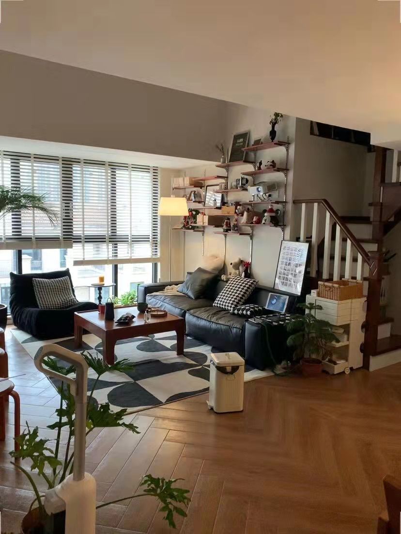 房子没有阁楼,那就自己造一个,她家的阁楼小窝好有安全感