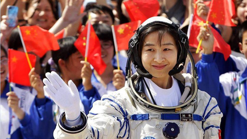 女航天员在太空中，该怎样保护自己的隐私？航天女英雄牺牲太大了