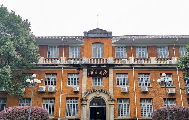 残疾人|清华大学毕业,进烟草厂当工人,是人尽其才还是大材小用?