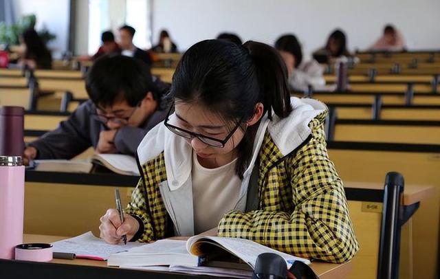 交易|985硕士求职被拒，“我们只看第一学历”，这句话打醒了多少人