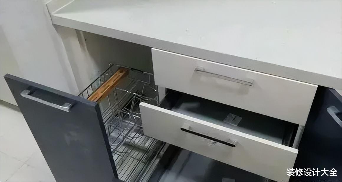 媳妇在装修公司上班,家里装修全是她弄的,阳台榻榻米太赞了!