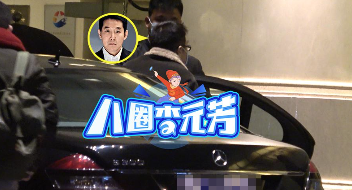 陈道明|陈道明凌晨聚餐，白发寸头造型太抢眼，与大1岁海岩同框似双胞胎