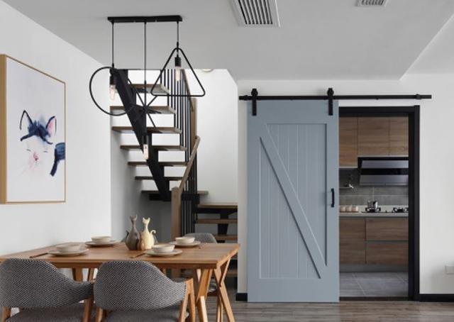 既然没有门垛,干脆就别装门套了!现流行这种网红门,简单省事!