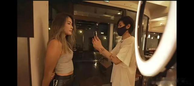 每天只帮女生剪头发,你知道一天过得有多累吗?