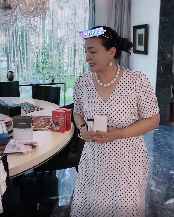 虞书欣|汪小菲求饶打悲情牌,张兰承认住院,自曝抽很多血刚从医院回来