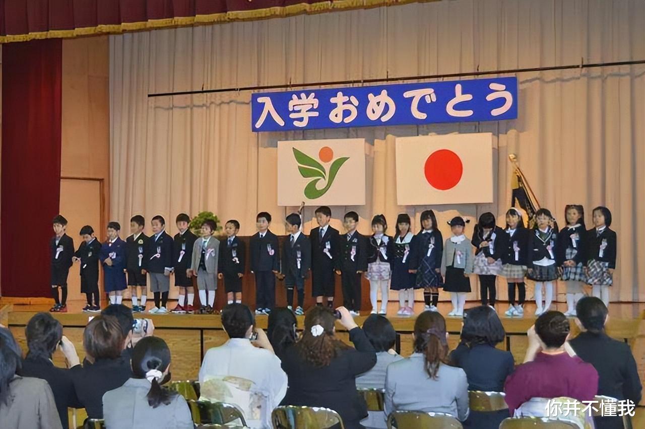 日本民众如何看待日本二战中的暴行?有人嬉笑,有人不愿直面历史