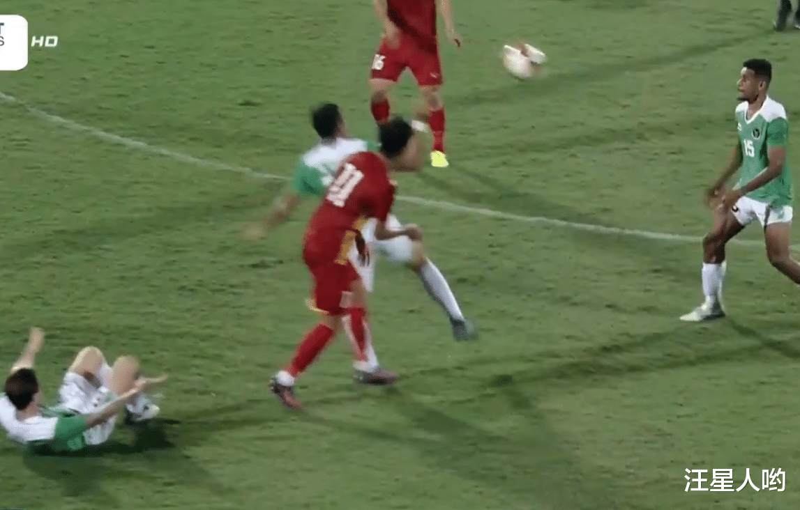 |3-0！越南U23吊打印尼队，狂轰18脚射门，3次击中门框，获7张黄牌