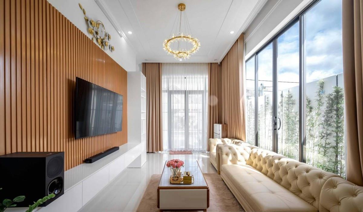 一层就够住了，屋外有院子，屋内有天井花园，老人再也不用爬楼梯