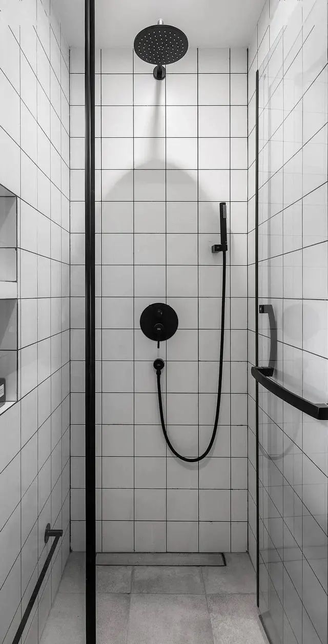 她家装修看似简单品位却不俗,进门就让人感觉很治愈,真想照着装