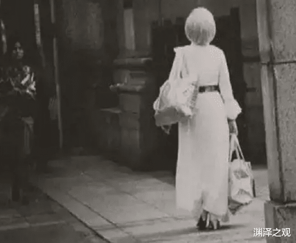 站街女|日本74岁的“站街女”,苦候街道60年,只为等一个永不再回的人