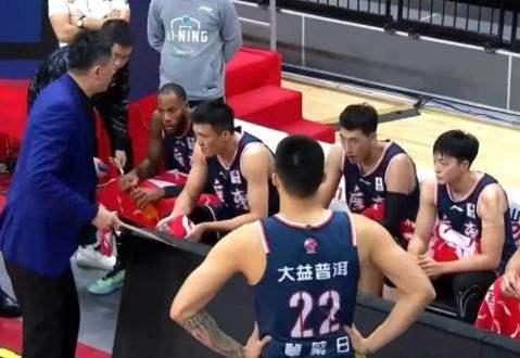 广东男篮|徐杰收好消息，威姆斯无心说漏莱多的新动态，杜锋或送杨鸣第3败