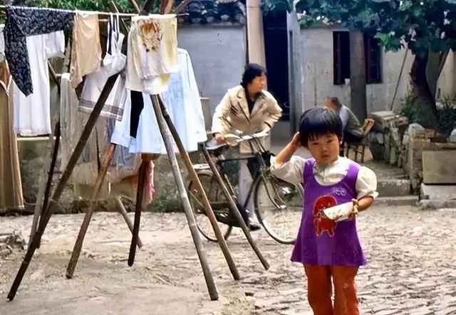 商州|重度残疾的谭伊玲,生下儿子后,被丈夫抛弃,如今当主播挣钱