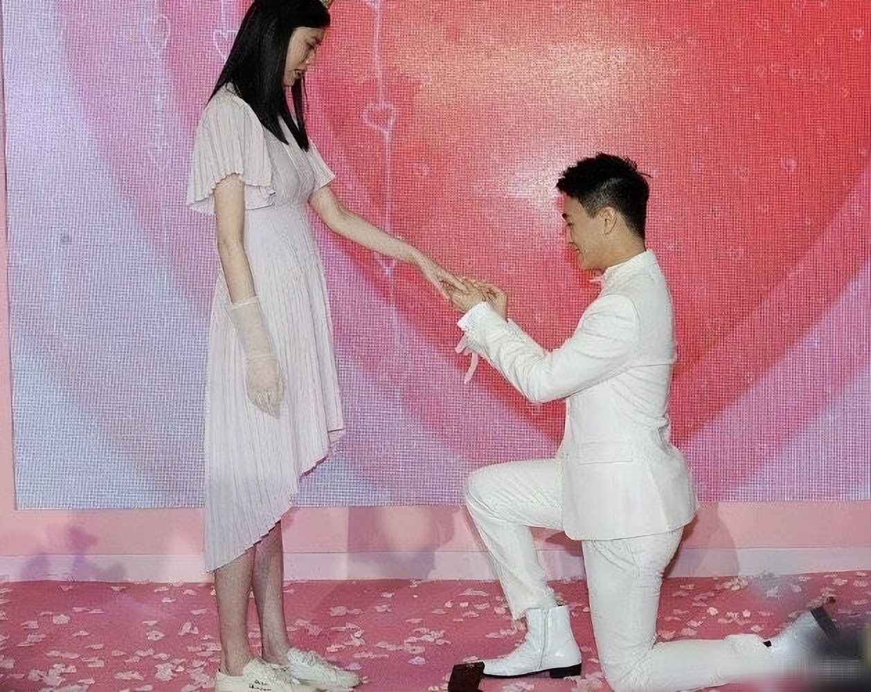 奚梦瑶|奚梦瑶晒健身照，体态优美似少女，分享与何猷君斗嘴日常尽显甜蜜