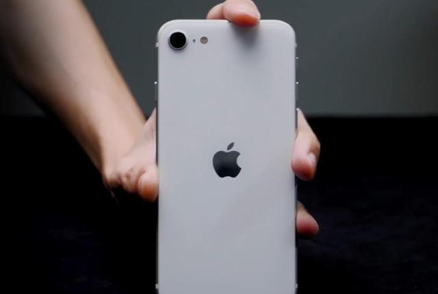 小米科技|目前最值得买的三款手机，续航性能都很强，至少能用三五年