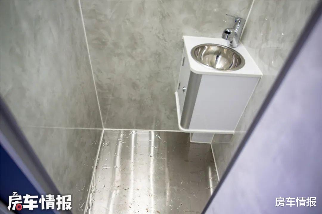 房车 23.8万圆你创业旅行梦！有两张床能洗澡，重点是到哪都能开门营业