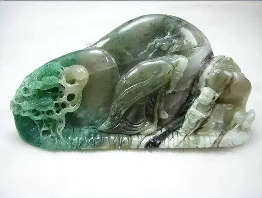 翡翠|“东方翡翠”，文玩界的高级雕料