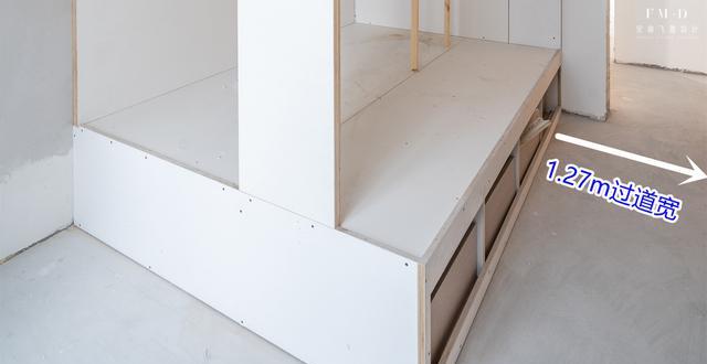 11㎡儿童房,请木工现场打造上下铺,衣柜、书桌也一并做了,实用