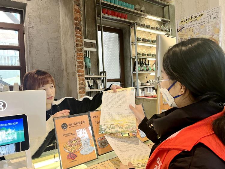 |用心用情引导 文明旅游志愿服务走进大鲍岛文化休闲街区