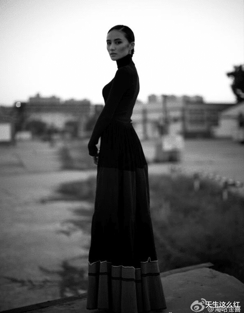 李亚鹏|年过半百的李亚鹏看着比老丈人还老,姑娘你看上他啥了?