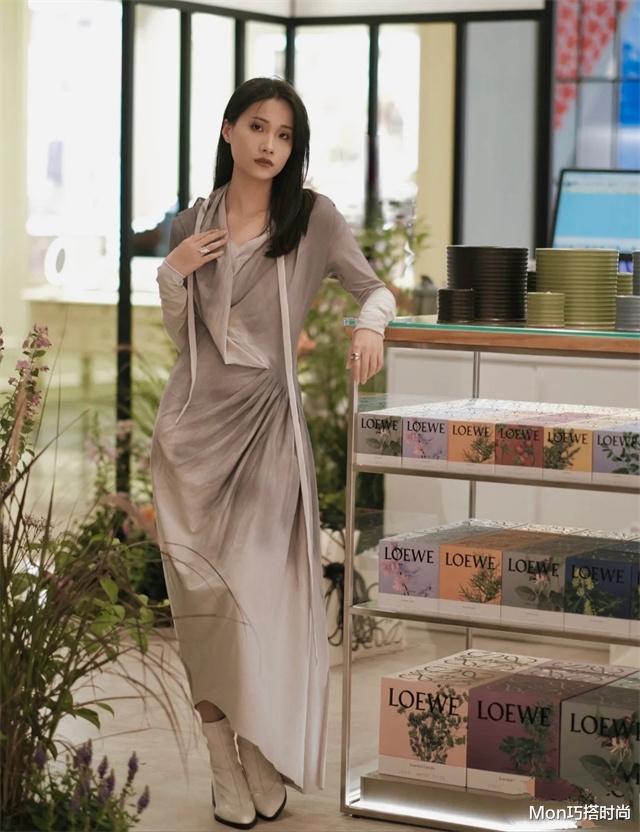 发型 爱“打扮”与 “不打扮”的女人,看配色和发型就知道:差别太大