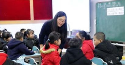 教师|“这老师是没法干了”，扶贫、反诈、消防工作都得做，已成工具人