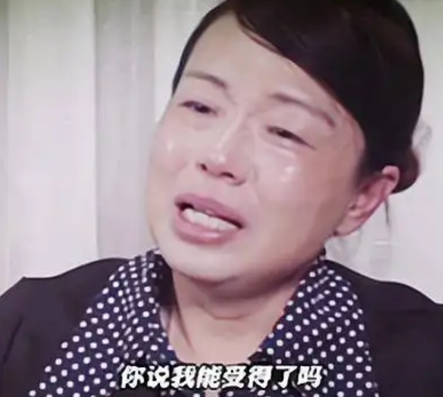 文咏珊|季律晒与李圣律师同框视频，同行交流好养眼，许妈意外出镜有气质