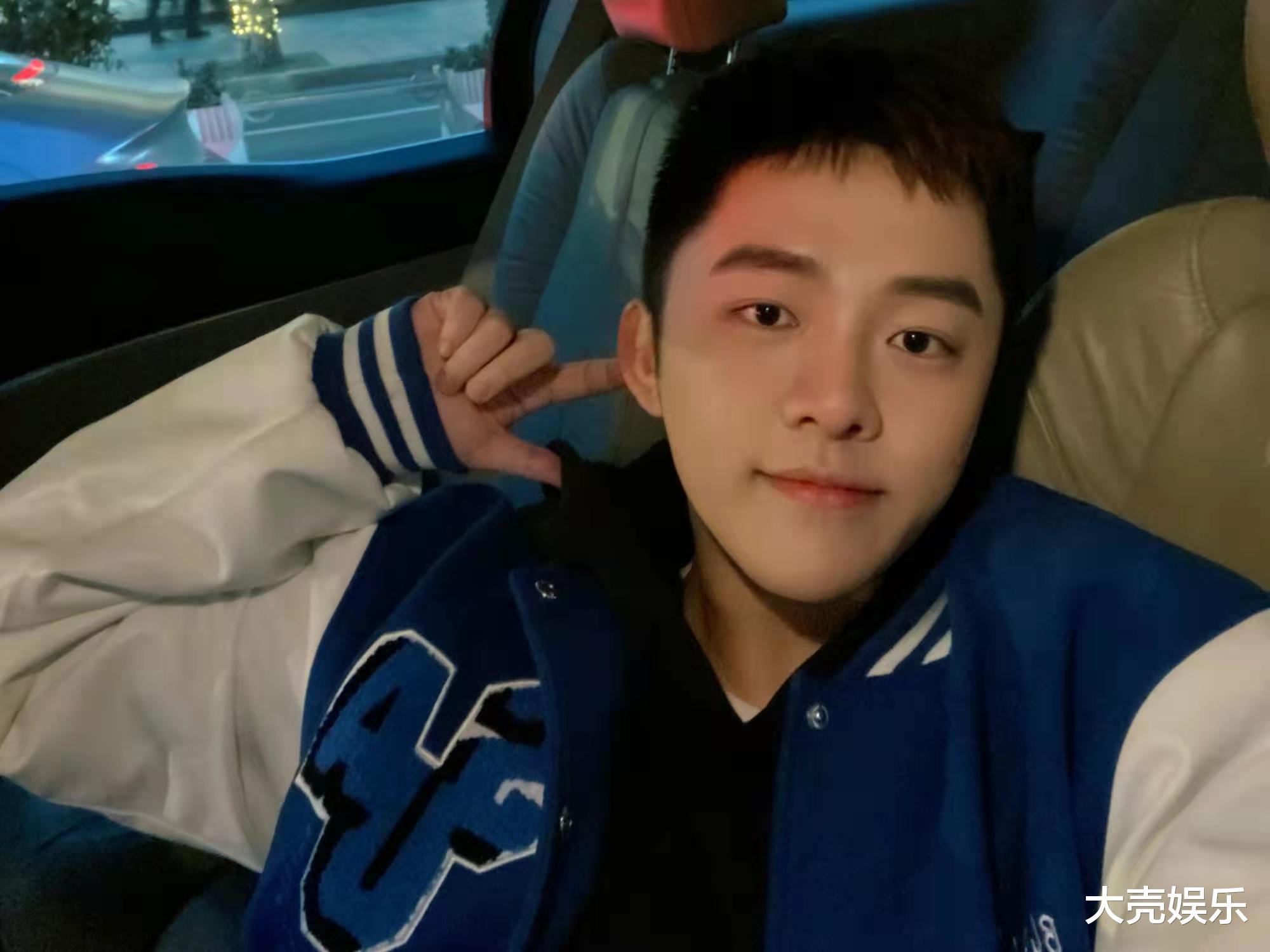 许魏洲|许魏洲老婆照片被一男子曝光，两人以姐妹相称，关系暧昧引发热议