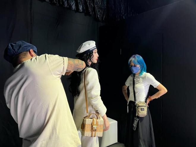 范冰冰|范冰冰不愧是秀场王者!穿小香风高调亮相,巨星气场不减当年!