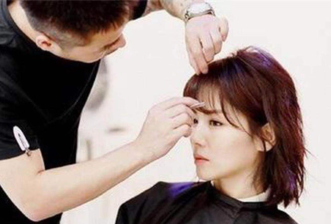 裙装|被嘲“歪嘴女神”的金晨，凭什么成了时尚职场穿搭的天花板？