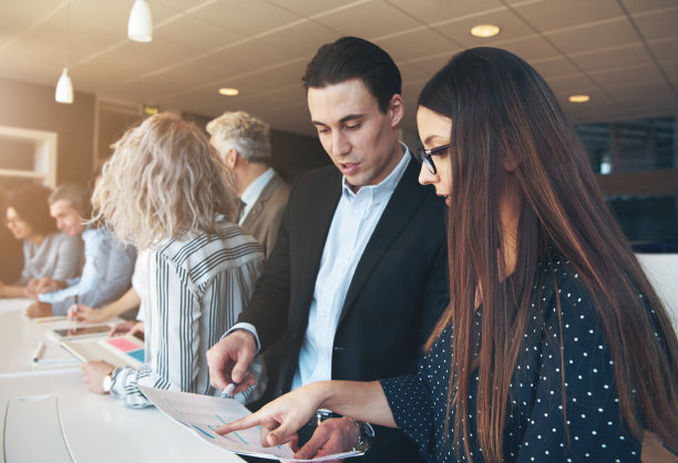 跳槽|刚从工厂出来的职场菜鸟,一个月后的跳槽工资就会翻倍?