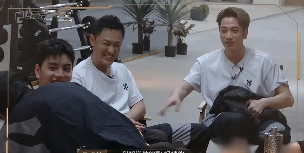 黄晓明|TVB五小生都是“假冻龄”:陈键锋越来越肿,黄宗泽满脸褶子!