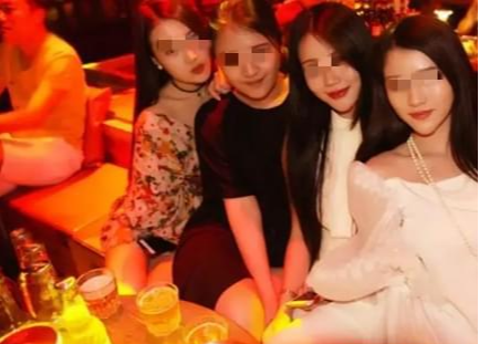 湖南女子上班一夜赚8000元,丈夫看其手机后,连夜将她毁容