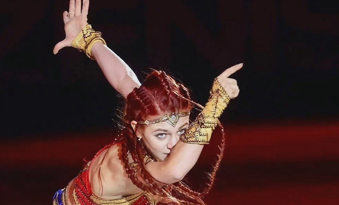 古力娜扎|太美了!特鲁索娃变装神奇女侠,演绎经典蟹步,不愧是无冕之王