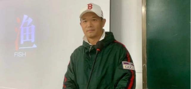 |邓刚，1971年出生湖北黄石人，28岁辞职，不顾家人反对，全职钓鱼