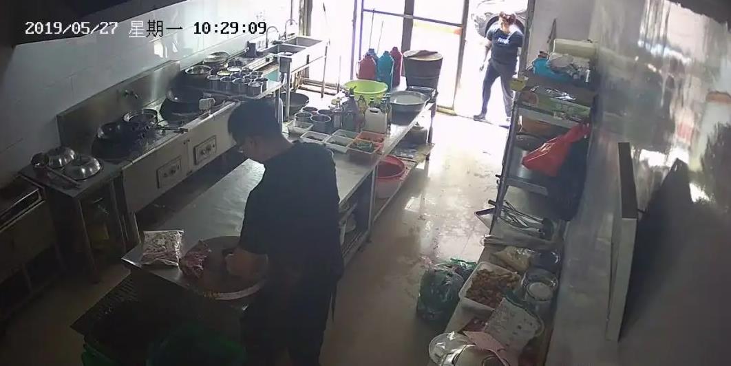 厨房不锈钢怎么防油污油渍好清洗呢?纳米涂层耐摩擦,持久有效