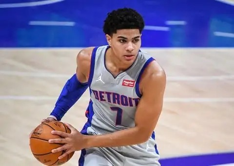 海耶斯|没实力！还被评为史级中锋，他在NBA摸爬打滚11年