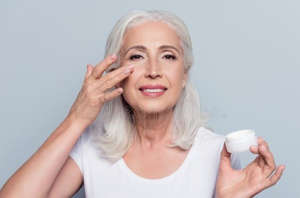 卸妆 中年女人护肤别太复杂，关键做好这几样就足够，省时省钱又养肤