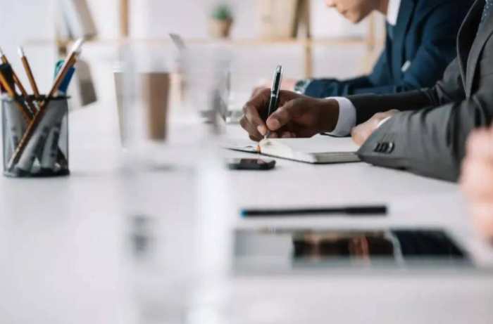 |职场上不是所有人的关系都是如胶似漆,也不是真的要搞好关系