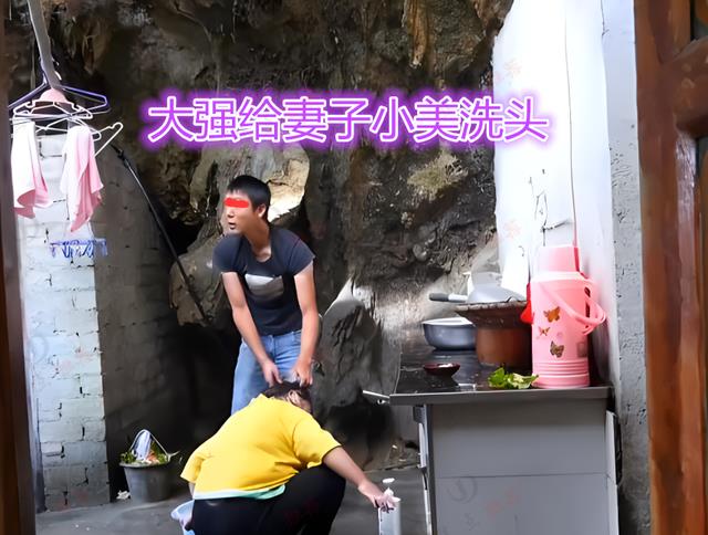 女子和丈夫住山洞,娘家反对,结婚时无人到场,靠酿酒年入百万