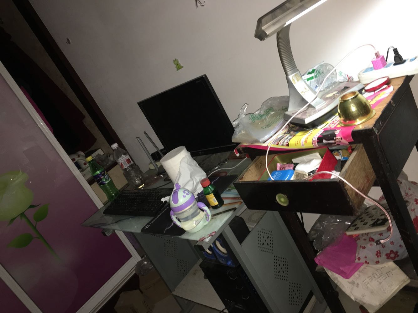 出嫁才一年多,我的闺房竟被糟蹋成垃圾场,我感觉我快要哭了!