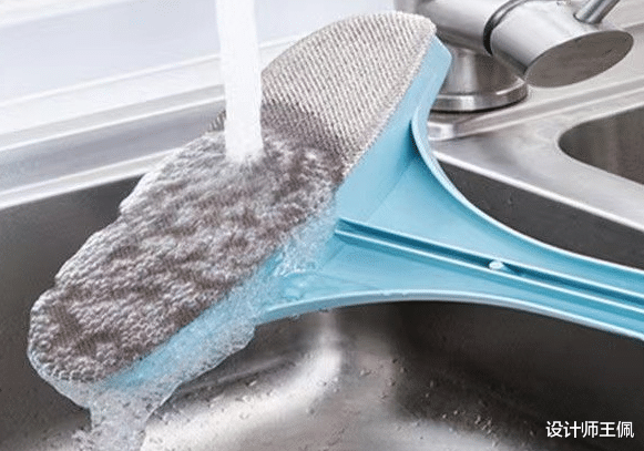 才知道,洗纱窗可以不用拆不用卸,喷一喷,灰尘自己往下掉