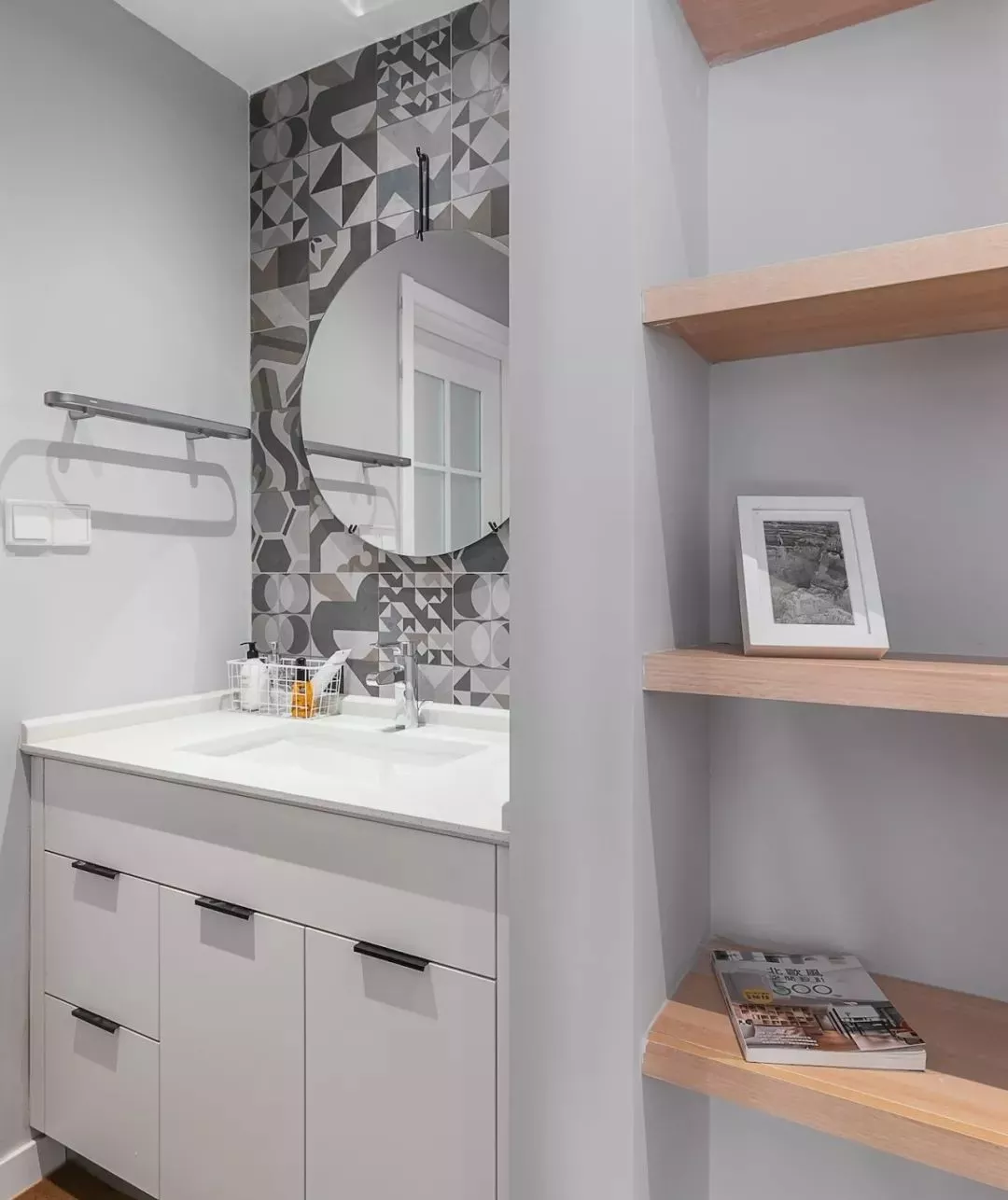 现在开始流行瓷砖不铺满,试着加点这个