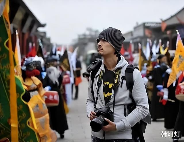 胡歌|胡歌晒出“家居生活”：阅读游历，探索生活，一家三口，其乐融融